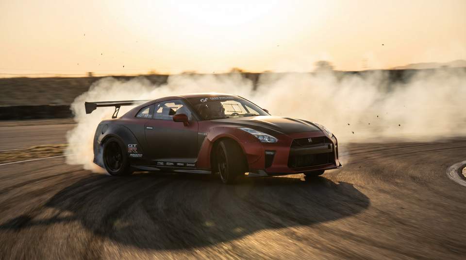 猎奇视频：改装GTR赛道漂移